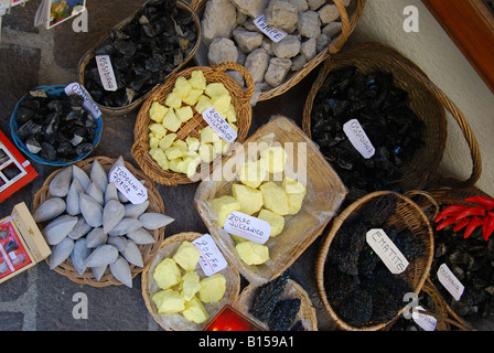 Vulkangestein Souvenirs, Lipari, Isola Lipari, Provinz Messina, Sizilien, Italien Stockfoto