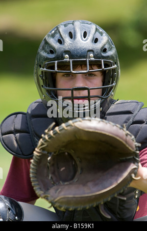 Teenager in der Baseball-Catcher-Ausrüstung, Porträt, im Freien, Washington DC, USA, MR-6-2-08-1 Stockfoto