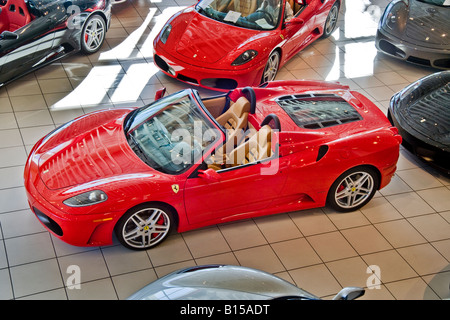 Ein 2008 ist Ferrari Modell 460 in Newport Beach CA Händler s Showroom Preis 304 000 Stockfoto