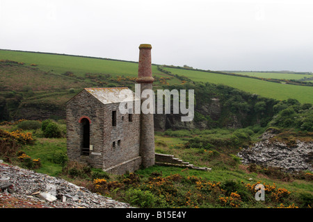 Maschinenhaus des Steinbruchs (stillgelegten Schieferbergwerk), Prinz von Wales in der Nähe von Tintagel, Cornwall Stockfoto