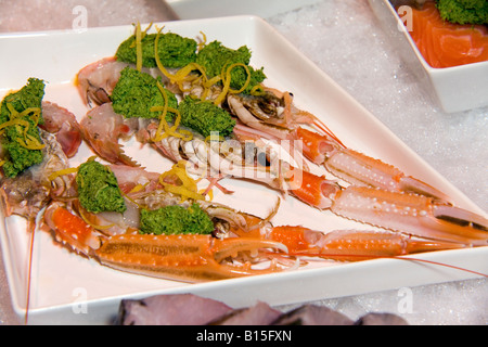 Scampi mit Gewürzen und Gemüse Stockfoto