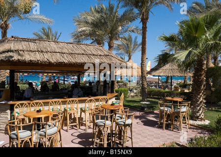 Beach Bar auf der Corniche, Strand von Naama Bay, Sharm el-Sheikh, Küste des Roten Meeres, South Sinai, Ägypten Stockfoto