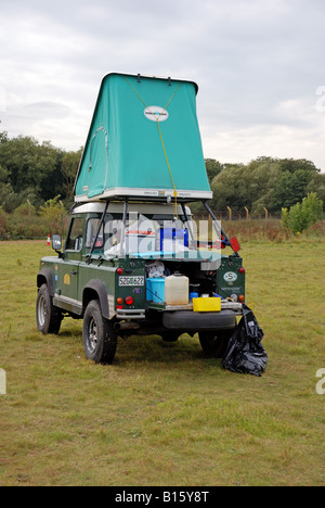 Schwedische Land Rover Defender 90 Pickup mit Dach Faltzelt Abingdon 4 x 4 Festival September 2007 registriert Dalton-Kaserne Stockfoto