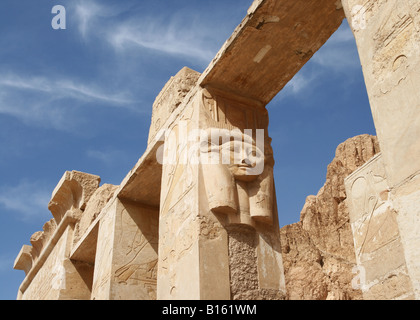 Schnitzen von einem Gesicht Tempel der Hatschepsut Ägypten Stockfoto
