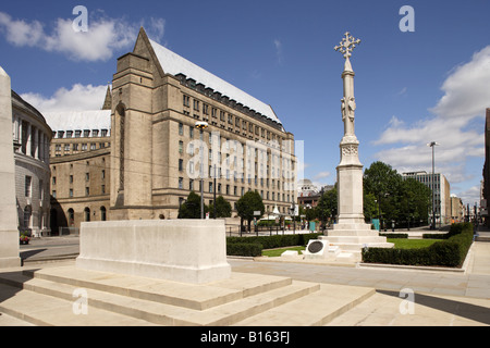 Rathaus-Anbau mit Kriegerdenkmal in Manchester UK Stockfoto
