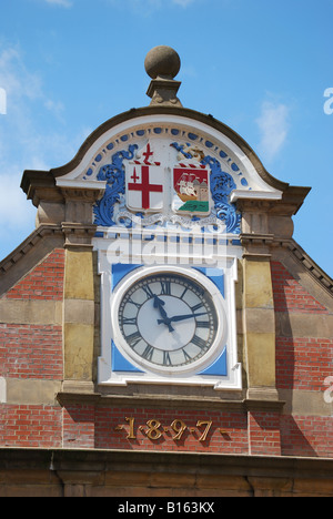 Royal Shopping Arcade-Uhr, Windsor Royal Station, Windsor, Berkshire, England, Vereinigtes Königreich Stockfoto