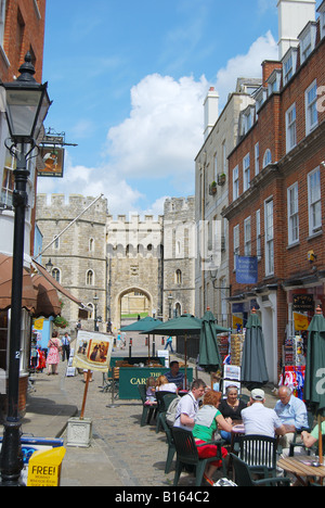 Windsor Castle Gate von Castle Street, Burgberg, Windsor, Berkshire, England, Vereinigtes Königreich Stockfoto