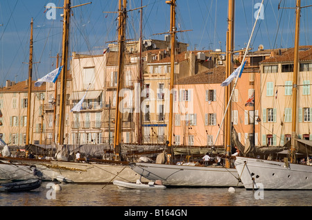 Klassische Yachten im Hafen von St Tropez Stockfoto