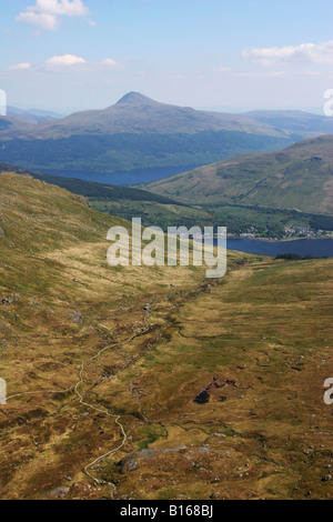 Blick Richtung Südosten von Ben Arthur The Schuster über Loch Long Stockfoto