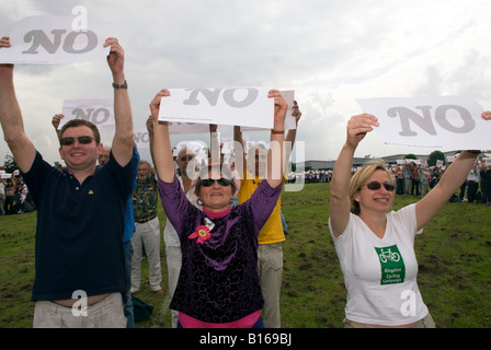 Demonstranten gegen die gehobelte 3. Heathrow Start-und Landebahn sagen eine emphatische NO Sipson Park 30. Mai 2008 Stockfoto