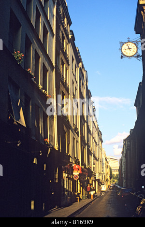 Dramatischen Blick auf sonnenbeschienenen Straße in Paris, Frankreich Stockfoto
