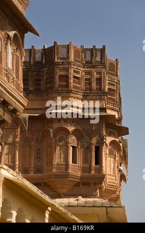 Das MEHERANGARH FORT von Maharaja Mann Singh erbaut 1806 ist ein schönes Beispiel der Rajput Architektur JOHDPUR RAJASTHAN Indien Stockfoto