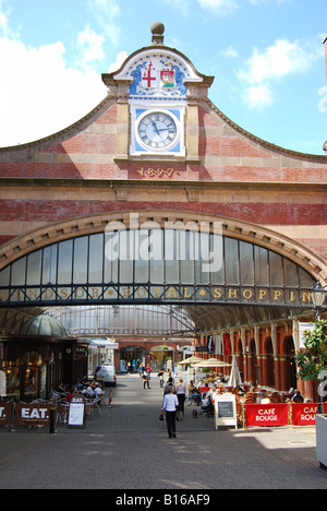 Windsor Royal Shopping Arcade, Windsor Royal Station, Windsor, Berkshire, England, Vereinigtes Königreich Stockfoto