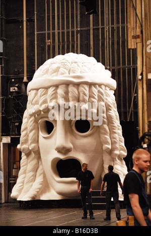 Österreich Wien Wien die Wiener Staatsoper , Staatsoper , hinter der Bühne große Figur für bevorstehende Aufführung positioniert Stockfoto