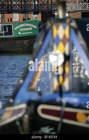 Von Chester, England. Kanalboote festgemacht am National Waterways Museum in Ellesmere Port in der Nähe von Chester. Stockfoto