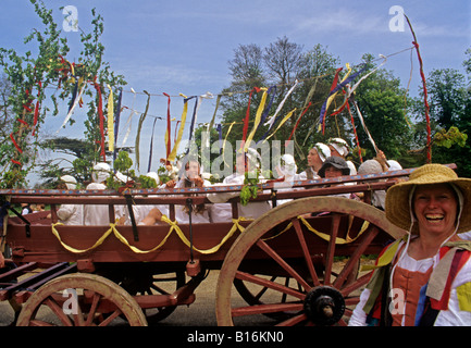 May Day Parade und hohe Spritzgebäck Kentwell Hall Tudor Tage re Inszenierung in der Nähe von Long Melford Suffolk Stockfoto