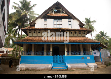 Eine der Moscheen im Bereich des Kuttichira, Kozhikode matriarchalen. Es ist in einer unverwechselbaren keralischen Stil gebaut. Stockfoto