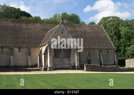 Das Tithe Barn ist ein denkmalgeschütztes Gebäude in Bradford in Avon, Wiltshire, England, Großbritannien Stockfoto