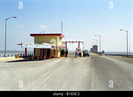 Lake Amistad Damm Grenzübergang zwischen Del Rio Texas USA und Acuna Coahuila, Mexiko Stockfoto