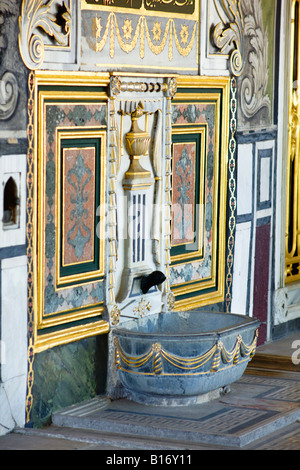 Brunnen im Hof der Beschneidung Zimmer im Topkapi Palast in Istanbul Stockfoto