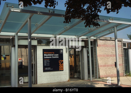 Außenseite der Blackbird Leys Leisure Centre, Pegasus Road, Blacbird Leys, Oxford, England, UK Stockfoto