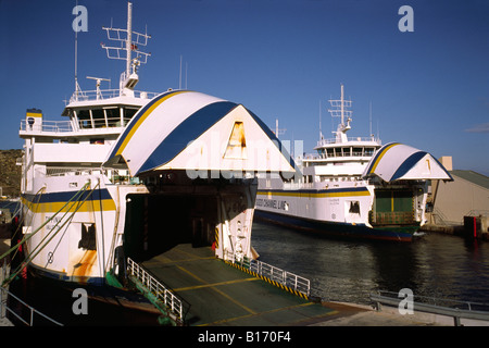 7. Oktober 2007 - Autofähren fühlt und Gaudos (Gozo Channellinien) in Mgarr harbour auf der maltesischen Insel Gozo. Stockfoto