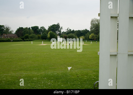 Menschen Frühjahr Sommer Cricket Marlow Pavillon weiß Stockfoto