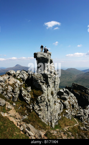 Wanderer auf dem Gipfel des Ben Arthur (Schuster). Stockfoto