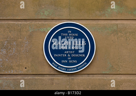 Blaue Plakette auf der Homepage des Künstlers Ralph Ellis. Arundel, Sussex, England, UK Stockfoto