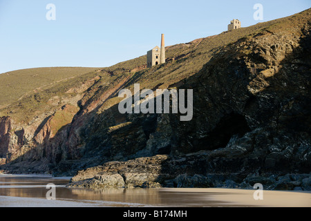 Wheal Cotes bei Kapelle Porth Stockfoto