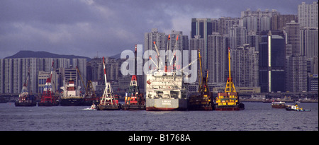 Hafen von Hongkong mit Kowloon im Hintergrund. Hong Kong, China. Stockfoto