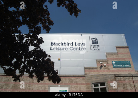 Außenseite der Blackbird Leys Leisure Centre, Pegasus Road, Blacbird Leys, Oxford, England, UK Stockfoto