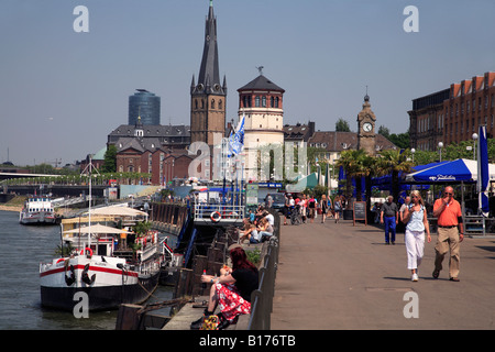 Deutschland-Rheinland-Westfalen-Düsseldorf-Höhe riverside Stockfoto