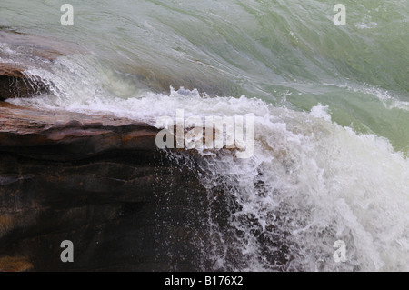 Athabasca Falls hautnah Stockfoto