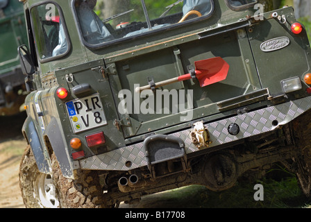 Land Rover Defender 90 V8 Benzin im Wettbewerb bei der ALRC nationalen 2008 RTV-Verhandlung. Stockfoto