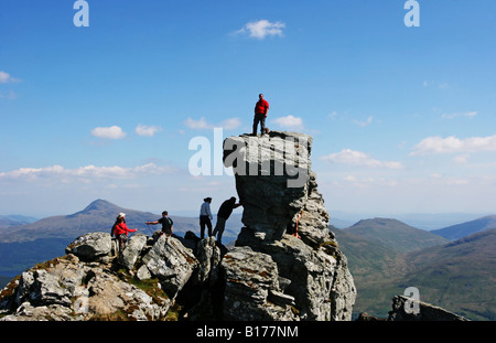 Wanderer auf dem Gipfel des Ben Arthur (Schuster). Stockfoto