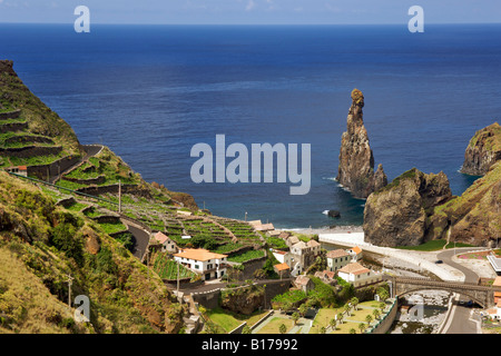 Küstenlandschaft am Ribeira da Janela auf der Atlantic portugiesischen Insel Madeira. Stockfoto