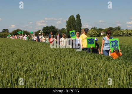 Das ländliche England protestierte zusammen, um gegen die geplante Neubausiedlung auf der Grünfläche Ford West Sussex UK 2008 2000 zu protestieren Stockfoto