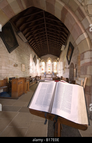 Kirche mit offenen Bibel, heilige Insel Bewick, England Stockfoto