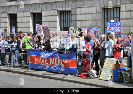 London-Menschen protestieren gegenüber der chinesischen Botschaft über Flüchtlingsrechte für Nordkoreaner Stockfoto