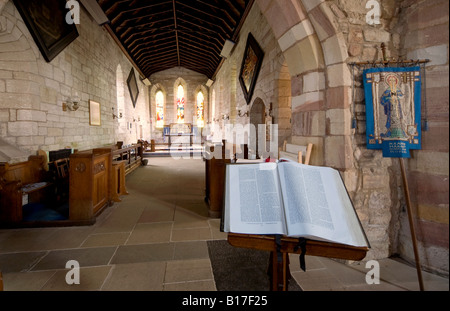 Kirche mit offenen Bibel, heilige Insel Bewick, England Stockfoto