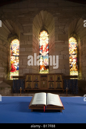 Kirche und offene Bibel, heilige Insel Bewick, England Stockfoto