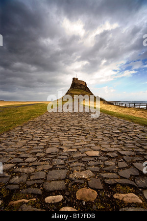 Lindisfarne Schloß auf einem vulkanischen Hügel namens Beblowe Craig, Holy Island, England Stockfoto