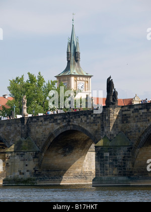 Saint Charles Brücke über Vlatva Fluss (Prag, Tschechische Republik) Stockfoto