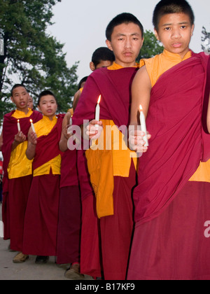 Mönche halten eine Mahnwache zur Unterstützung der Panchen Lama Stockfoto