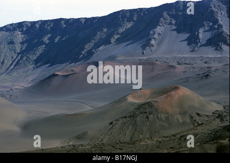 Maui, Hawaii, USA. Haleakala National Park Haleakala Krater Puu o Pele und Kamaolii Schlackenkegel Sliding Sands Trail. Stockfoto