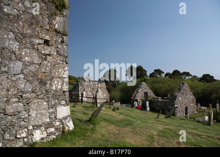 Blick hinunter auf den mittleren und südlichen Kirchen aus dem 15. Jahrhundert Nordkirche, eines der drei Loughinisland Kirchen Stockfoto