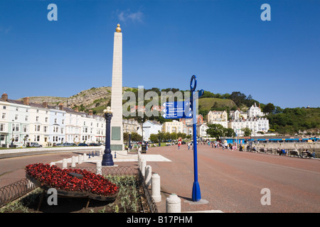 Llandudno North Wales UK Kenotaph auf North Parade Promenade am Meer in viktorianische Urlaubsort Stockfoto