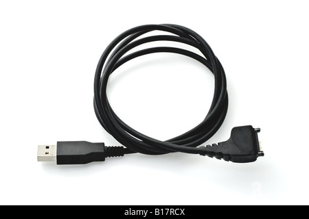 Black USB-Datenkabel für Mobiltelefon auf weißem Hintergrund Stockfoto