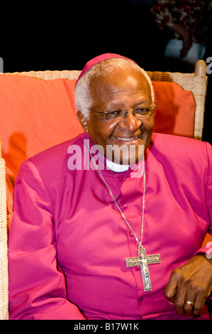 Erzbischof Desmond Tutu am drücken Sie Anruf bei Salisbury Festival Stockfoto